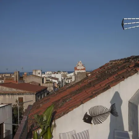 Lets Holidays Charming Fisherman House With Terrace 别墅