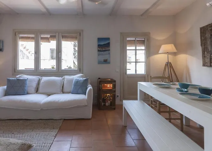 Lets Holidays Charming Fisherman House With Terrace 别墅